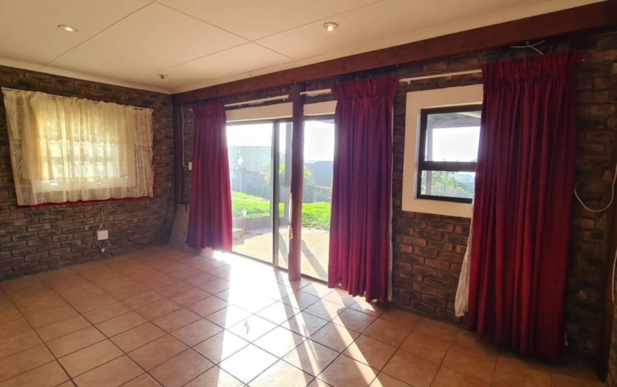 4 Bedroom Property for Sale in Winterstrand Eastern Cape